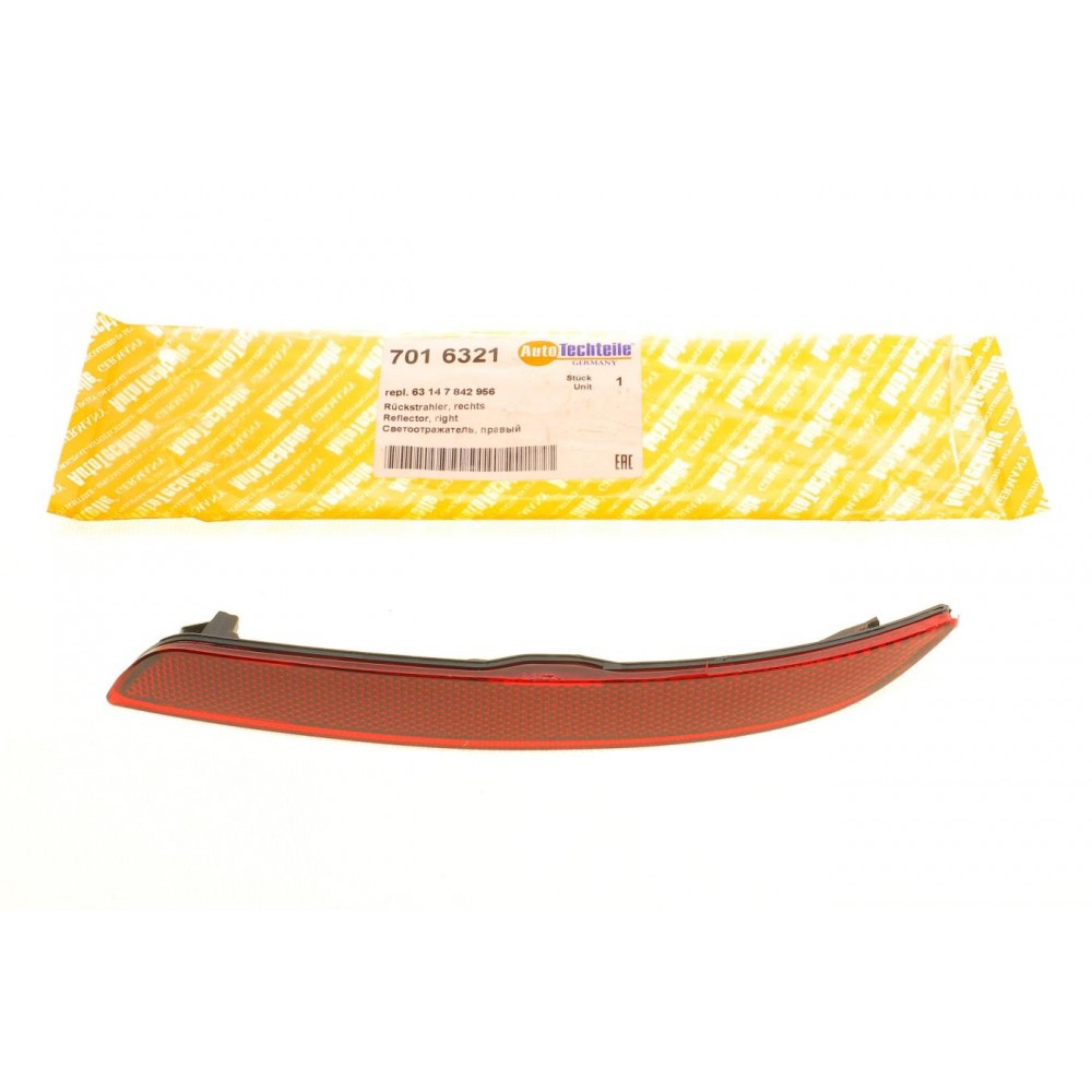 Світловідбивач бампера (заднього) BMW 5 (F10) 10-16 (R)