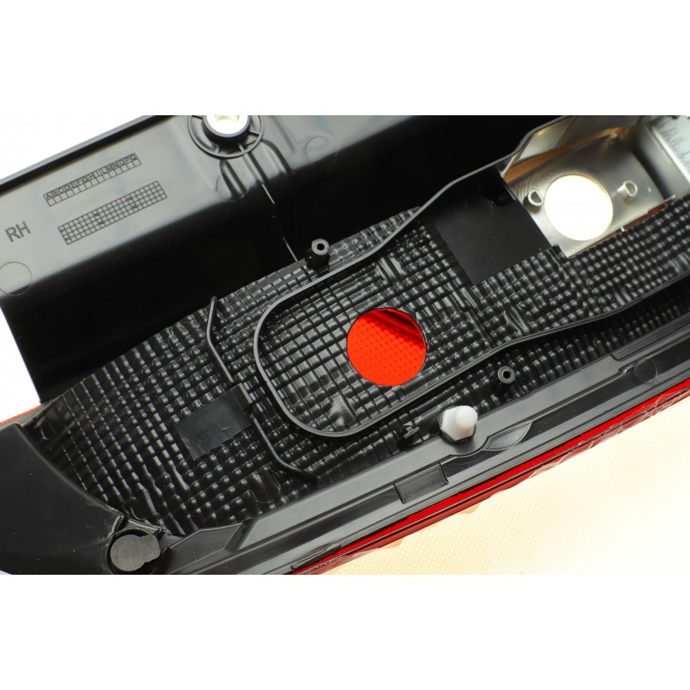 Ліхтар задній Fiat Doblo 14- (R)