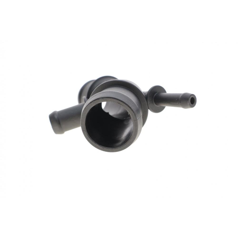 Фланець системи охолодження VW Bora/Golf IV/Sharan 1.4-2.8/1.9TDI 96-06