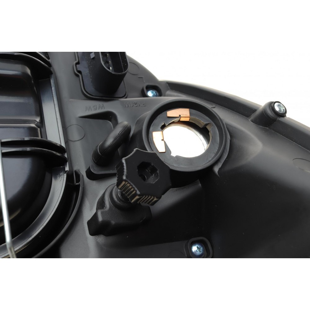 Фара (L) MB Sprinter CDI 03- (з галогенкою) (8291)