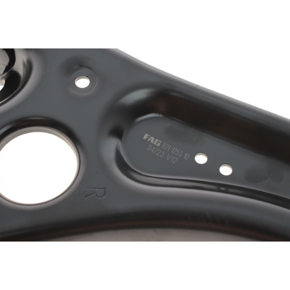 Важіль підвіски (передній/снизу) Audi A1/VW Polo 18- (R)