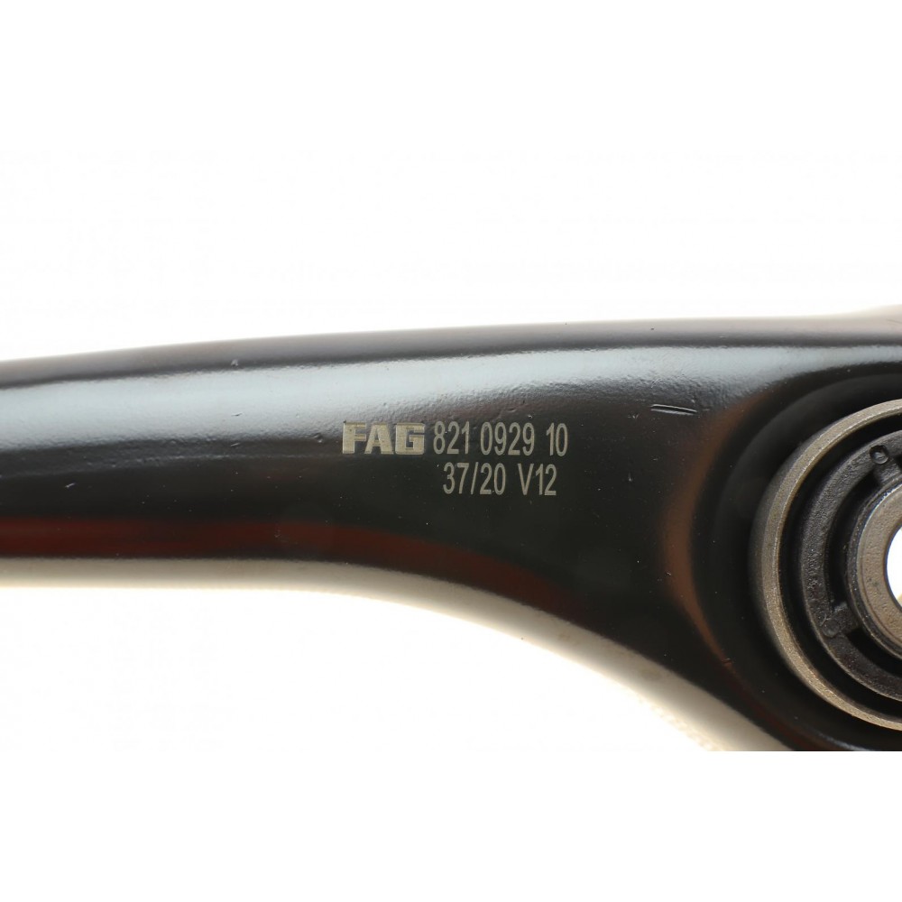 Важіль підвіски (задній/знизу) (R) Audi A3/Q3/Skoda Octavia II/SuperB/VW Golf V/VI/Passat/Touran 03-