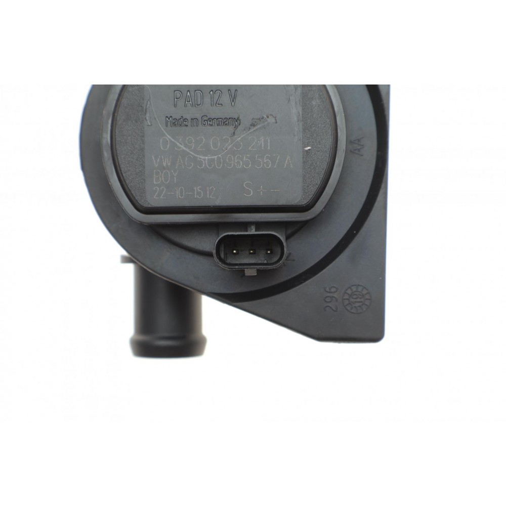 Насос системи охолодження (додатковий) Audi A3 1.4 TSI/VW Caddy III 2.0 TDI 12-