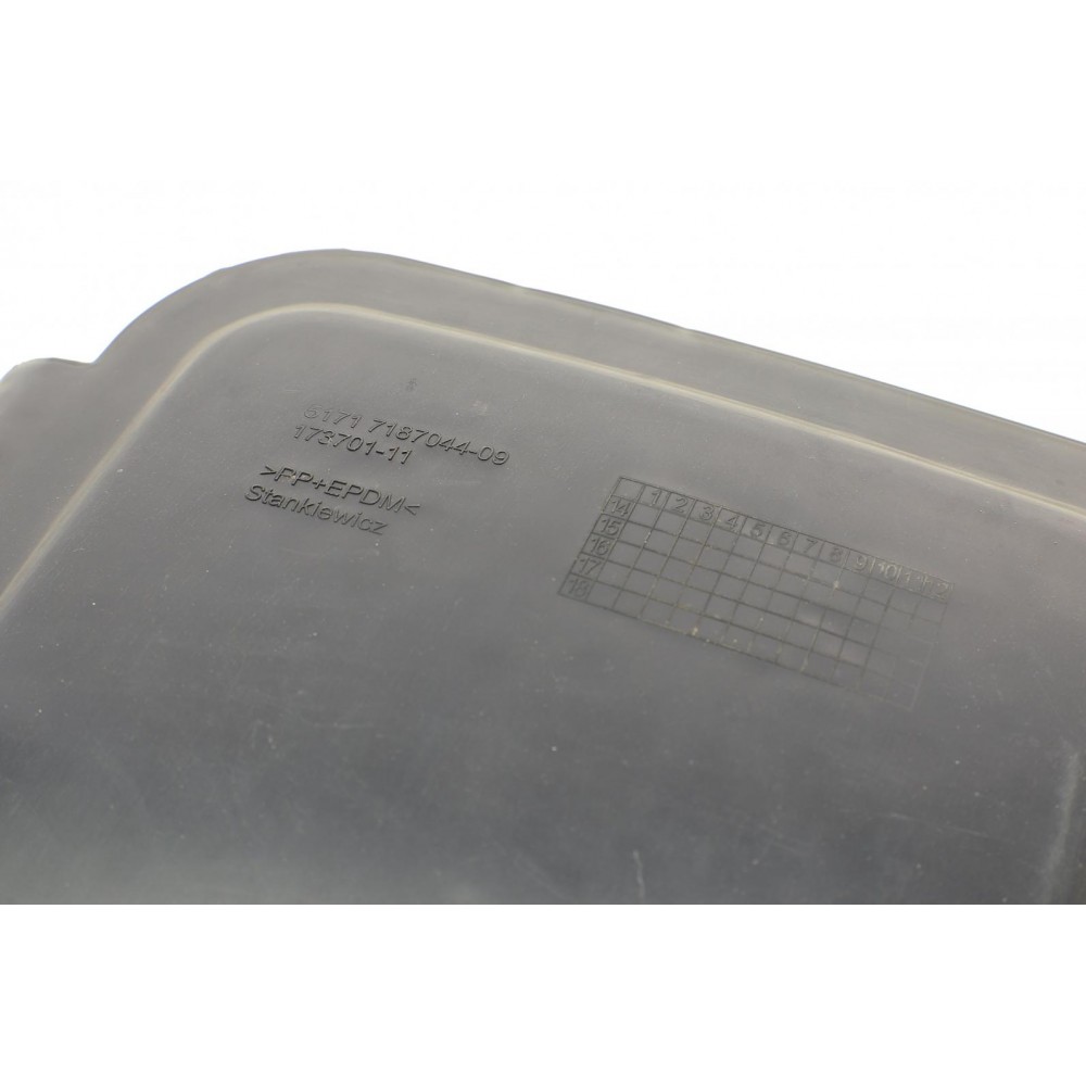 Кришка фари BMW 5 (F10) 09-16 (R)