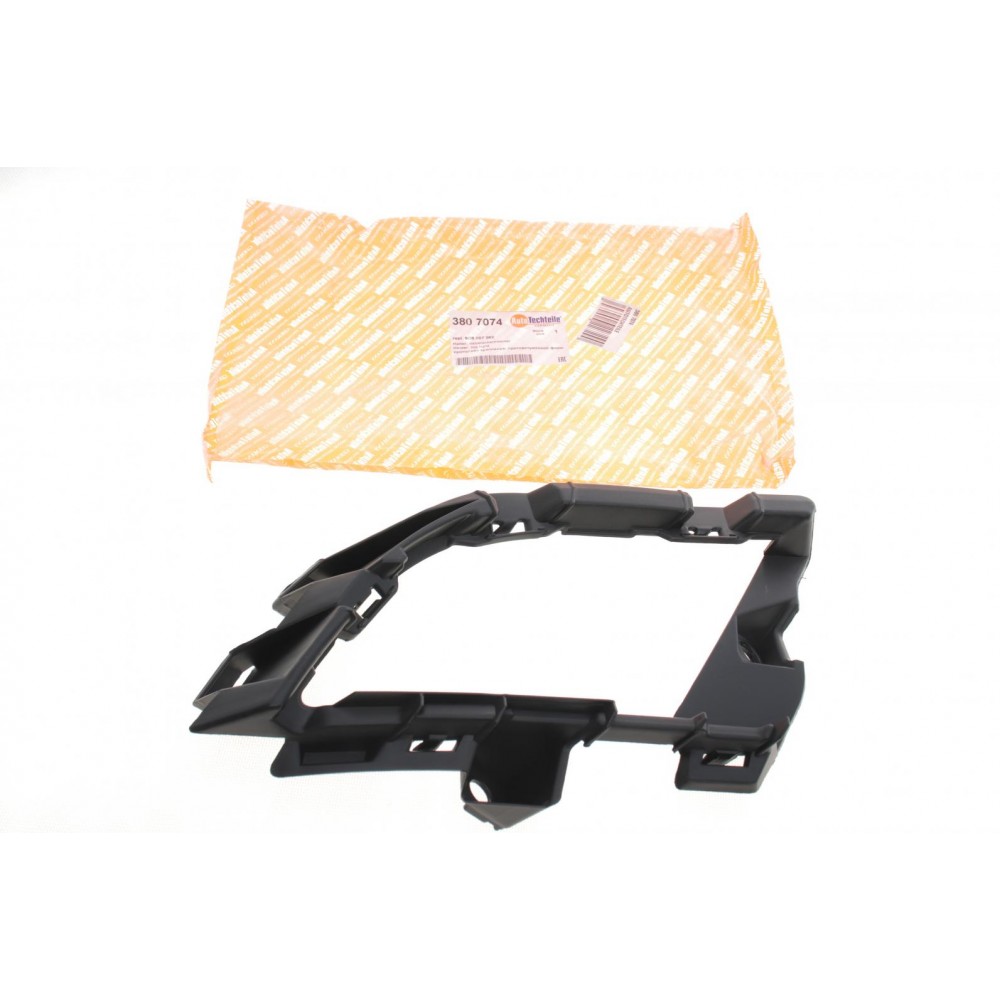 Вставка бампера (під протитуманку) VW Jetta 15-18 (R)