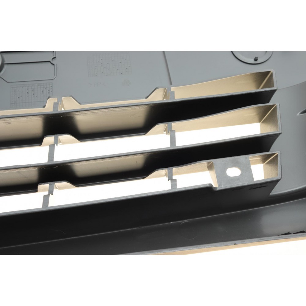 Бампер (передній)  Opel Vivaro/Renault Trafic 06-14 (із отвором для противотуманки)