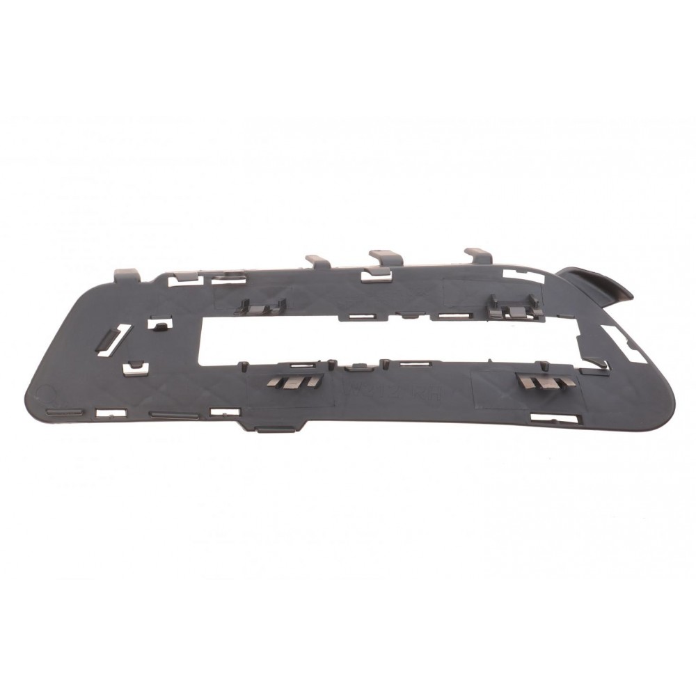 Решітка бампера MB E-class (W212) 10-11 (R)