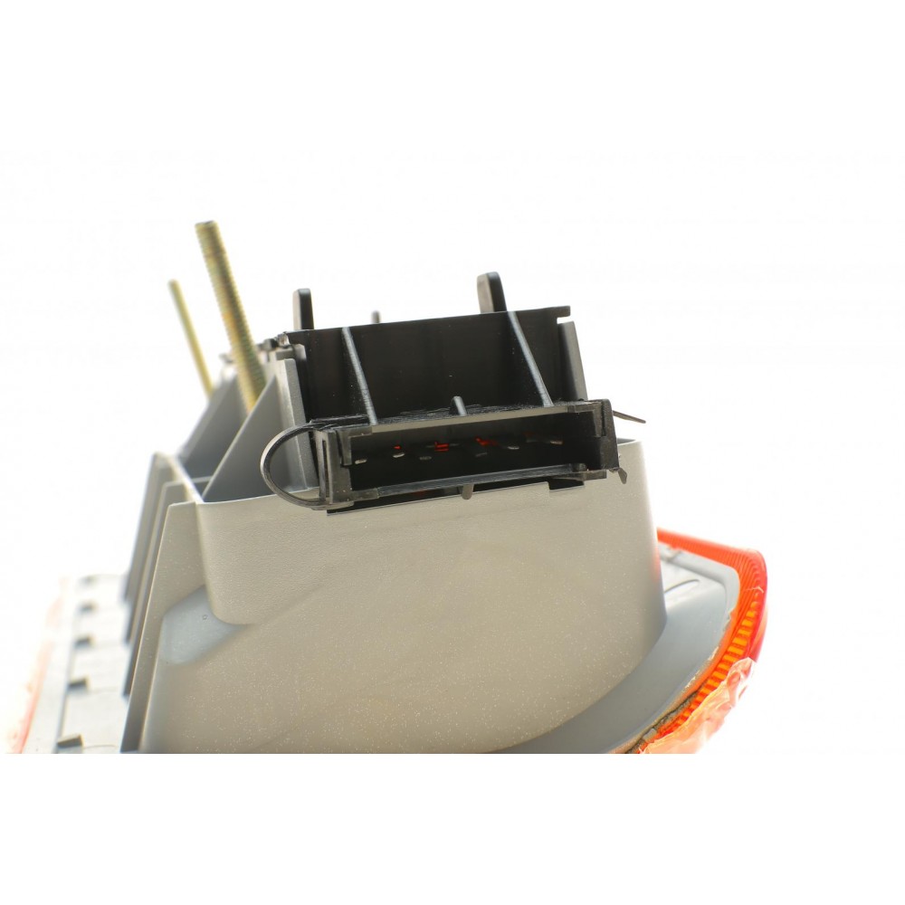 Ліхтар задній Ford Transit 86-99 (R) (з платою)